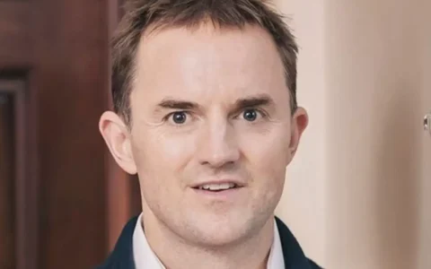 亿万富豪Chase Coleman重仓股票全解析：谁将成为下一个十年赢家？