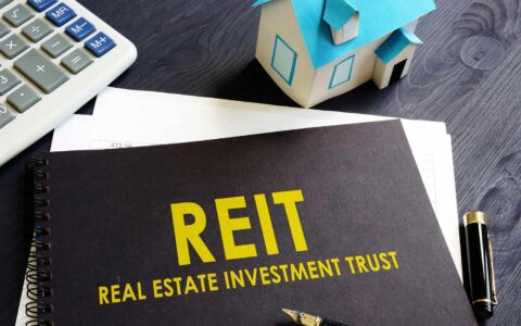 稳健收益之选：Realty Income的5.7%高股息能否穿越经济不确定性？