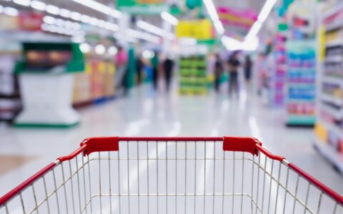 Walmart冲刺万亿市值，Target却被市场“遗忘”？投资者该如何抉择？